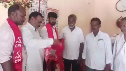 జమ్మికుంట: పట్టణంలోని పాత మార్కెట్ ఏరియాలో సీపీఐ ముఖ్య కార్యకర్తల సమావేశం, హాజరైన సీపీఐ జిల్లా కార్యదర్శి పంజాల శ్రీనివాస్