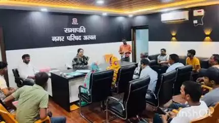 अरवल: नगर परिषद अरवल में जनता दरबार आयोजित, अध्यक्ष साधना कुमारी ने सुनीं जनता की समस्याएँ, अधिकारियों को दिए निर्देश