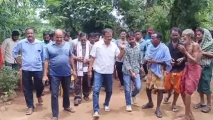 ପୋଲସରା: ଚିରିକିପଡାଶାସନ ଓ ବଡପଙ୍କଳବାଡି ଗ୍ରାମର ମୃତକଙ୍କ ପରିବାରକୁ ସାକ୍ଷାତ କରିବା ସହ ଦଳୀୟ ସଂଗଠନ ନେଇ କର୍ମୀଙ୍କ ସହ ଆଲୋଚନା କଲେପୂର୍ବତନମନ୍ତ୍ରୀ