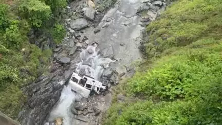 थल: सूनी पुल के पास जीप हुई दुर्घटनाग्रस्त, 8 की मौत और 6 घायल