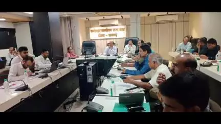 राजगढ़: राजगढ़: ई-ऑफिस पोर्टल लॉग इन न करने वाले अधिकारियों को कलेक्टर गिरीश कुमार मिश्रा ने दिया नोटिस
