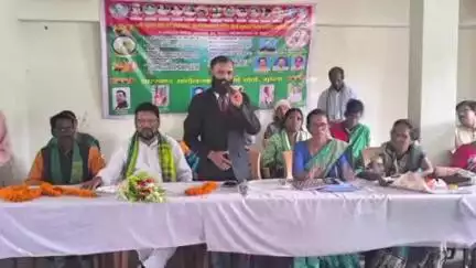 गुमला: झारखंड आंदोलनकारी संघर्ष मोर्चा का एक दिवसीय सम्मेलन रौनियार धर्मशाला में आयोजित, सीएम के नाम डीसी को ज्ञापन