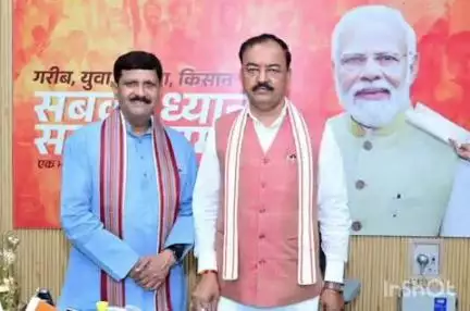 मेहदावल: मेहदावल विधायक अनिल कुमार त्रिपाठी ने लखनऊ कार्यालय में उप मुख्यमंत्री केशव प्रसाद मौर्य से की मुलाकात