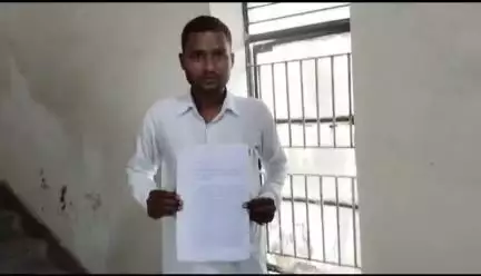 बेल्थरा रोड: भूमि विवाद पर कोर्ट की अवहेलना, इब्राहिम पट्टी में नायब तहसीलदार ने जबरन दिलवाया कब्जा; पीड़ित ने कमिश्नर से की शिकायत