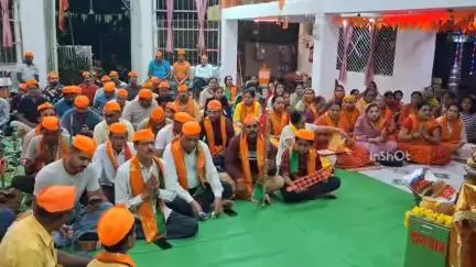 होशंगाबाद नगर: कोठी बाजार स्थित श्री मां शक्तिपीठ मंदिर में श्री हनुमान चालीसा पाठ समिति ने किया हनुमान चालीसा का पाठ