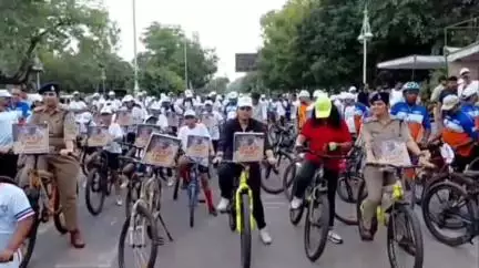 ग्वालियर गिर्द: ग्वालियर पुलिस ने नशा मुक्ति अभियान के लिए साइकिल रैली का शुभारंभ किया