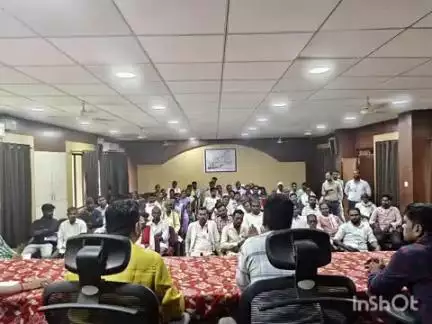 कोरपना: घरकुल लाभार्थ्यांच्या समस्या संदर्भात कोरपना पंचायत समिती सभागृहात आढावा बैठक संपन्न