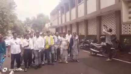 झाबुआ: झाबुआ में फिर उठी भील प्रदेश की मांग, भील समाज ने कलेक्टर कार्यालय में ज्ञापन सौंपा