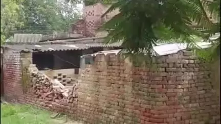 प्रतापगढ़: परसंडा गांव की महिला के घर में की गई तोड़फोड़ व मारपीट, पुलिस को गंभीर आरोपी के खिलाफ दी गई तहरीर