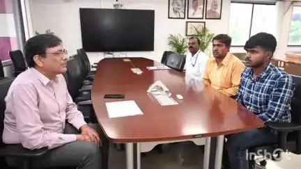 हाजीपुर: हाजीपुर रेल मुख्यालय में रेलकर्मियों ने महाप्रबंधक से मिलकर अपनी समस्याओं से अवगत कराया
