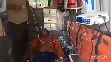 कैसरगंज: कीर्तनपुर गांव में जामुन तोड़ते समय हादसे का शिकार हुआ युवक, किया गया हायर सेंटर रेफर