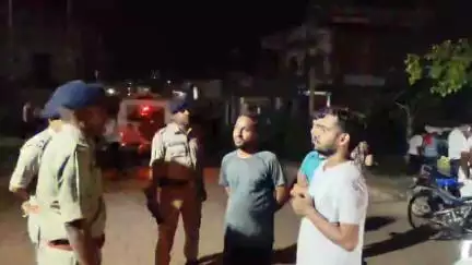 आज दिनांक 15 जुलाई 2025 की रात्रि में पुलिस अधीक्षक महोदय भोजपुर द्वारा आरा नवादा थाना क्षेत्र अंतर्गत गोढ़ना रोड, अनाईठ इलाके का भ्रमण कर क्षेत्र की कानून-व्यवस्था की स्थिति का जायज़ा लिया गया। निरीक्षण के दौरान उन्होंने आमजन से संवाद स्था