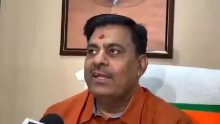 ओवैसी जी को किसने बंधक बना लिया #Bjp  #videos #congress वीडियो अच्छा लगा तो हमारे पेज को फॉलो करें🙏🙏
