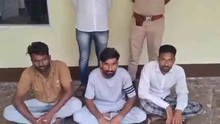 रावतसर: पल्लू पुलिस ने युवक के साथ मारपीट के मामले में तीन आरोपी युवकों को किया गिरफ्तार