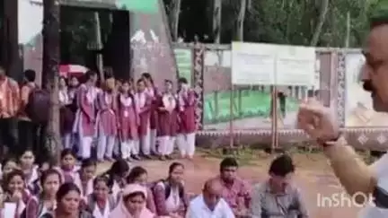 ଅତାବିରା: ଏଫ ଏମ କଲେଜ ଛାତ୍ରୀକଂ ଆତ୍ମହତ୍ୟା ଘଟଣା,ଅତାବିରା କଲେଜ ସମ୍ମୁଖରେ ବିଜେଡିର ବିକ୍ଷୋଭ