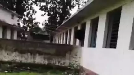 जयसिंहनगर: बनसुकली के शासकीय स्कूल के पास मैदान में असामाजिक तत्वों द्वारा शराब पीने का वीडियो आया सामने