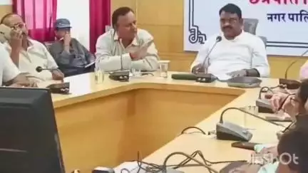 उज्जैन शहर: नगर निगम सभा कक्ष में बैठक आयोजित, आवश्यक दिशा निर्देश दिए गए
