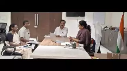 భీమవరం: గూగుల్ మీట్ ద్వారా వసతి గృహాల నిర్వహణపై జిల్లా ఎస్సీ, ఎస్టీ, బీసీ సంక్షేమ  అధికారులతో జిల్లా కలెక్టర్ నాగరాణి సమీక్ష