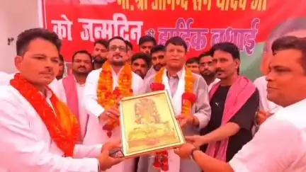 रुदौली: रुदौली में पूर्व मंत्री सपा नेता आनंद सेन यादव का जन्मदिन मनाया गया, पूर्व विधायक रुश्दी मियां भी रहे मौजूद
