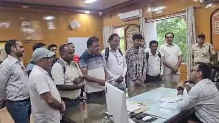 हनुमानगढ़: राजस्थान के माउंट आबू में नगर पालिका के कर्मचारियों द्वारा पत्रकार के साथ मारपीट मामले में कार्रवाई की मांग