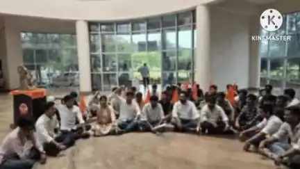 हुज़ूर: भोपाल: ABVP का RGPV में प्रदर्शन, महिला फैकल्टी से दुर्व्यवहार और हथियार लहराने का आरोप
