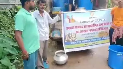 শান্তিরবাজার: মৎস্য চাষীদের সাহায্যে জোলাইবাড়ী চরকপাই গ্রাম পঞ্চায়েতে মৎস্য চাষীদের মাছের পোনা দেওয়া হয়