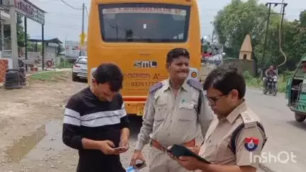नवाबगंज: बाराबंकी में चेकिंग ऑपरेशन के अंतिम दिन प्रवर्तन दल ने 8 स्कूली वाहनों को किया सीज, 12 वाहनों के चालान