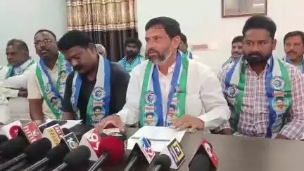 కొండపి: సింగరాయకొండ వైసీపీలో  భగ్గుమన్న వర్గ విభేదాలు, టిడిపి కోవర్టులు కాబట్టే రాజీనామా చేశారన్న మండల వైసీపీ నాయకులు