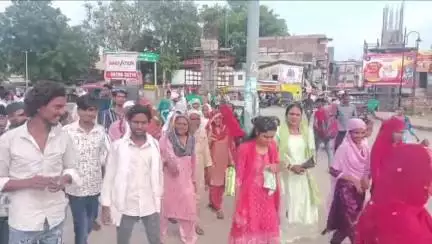 गंगधार: मिश्रोली में उमराह यात्रा के लिए दंपती का गर्मजोशी से स्वागत और विदाई की गई
