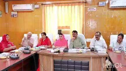 कुम्भलगढ़: कुंभलगढ़ विधायक ने राजसमंद के दौरे पर कलेक्ट्रेट में अधिकारियों की समीक्षा बैठक में लिया भाग