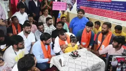 વડોદરા ઉત્તર: આજવા રોડ વિસ્તાર માં મુખ્યમંત્રી ના જન્મદિવસ ની અનોખી રીતે ઉજવણી કરવામાં આવી.