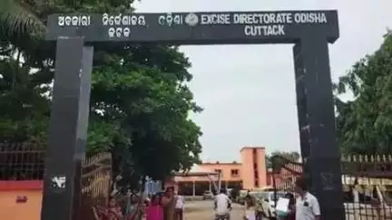 ସିମୁଳିଆ: କଟକ ସ୍ଥିତ ରାଜ୍ୟ ଅବକାରୀ ନିର୍ଦେଶାଳୟ କାର୍ଯ୍ୟଳୟ ରେ ମିଛ ମାମଲା ରୁଜୁ କରିଥିବା ଅବକାରୀ କର୍ମଚାରି ନାଁ ଅଭିଯୋଗ କଲେ ପରିବାର ଲୋକ,