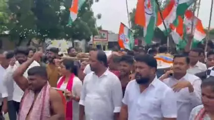 ଭୁବନେଶ୍ବର ମ୍ୟୁନିସିପାଲଟି କର୍ପୋରେସନ: ପ୍ରଦେଶ ଯୁବ କଂଗ୍ରେସ ପକ୍ଷରୁ ବିଜେପି କାର୍ଯ୍ୟାଳୟ ନିକଟରେ ମୁଖ୍ୟମନ୍ତ୍ରୀ ଓ ଉଚ୍ଚଶିକ୍ଷା ମନ୍ତ୍ରୀଙ୍କ ପ୍ରତିକାତ୍ମକ ଶବଦାହ