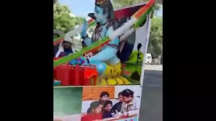 हरिद्वार: फरीदाबाद से कर्नल सोफिया और विंग कमांडर व्योमिका सिंह के साथ कांवड़िए हर की पैड़ी पहुंचे, कौमी एकता का संदेश दिया