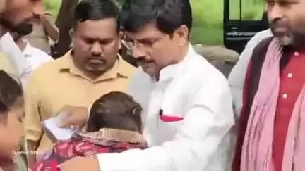 सहजनवा: मलाव चंदाघाट के पास राप्ती नदी में युवक की डूबकर हुई मौत के मामले में सपा जिलाध्यक्ष ने परिजनों के साथ SSP से की शिकायत