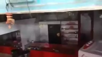 कटेया: भगवतीनगर: चोरों ने आभूषण की दुकान का ताला तोड़कर की चोरी, नगदी और गहने लेकर फरार, पुलिस जांच जारी