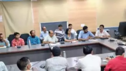 देवास: नगर निगम आयुक्त ने निगम के कार्यों की समीक्षा की