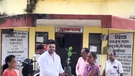 नरखेड: एक पेड मा के नाम या उपक्रमा अंतर्गत भारसिंगी येथे वृक्षारोपण कार्यक्रमाचे आयोजन