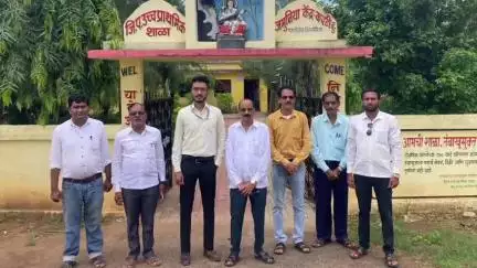तिरोडा: पंचायत समिती तिरोड्याचे सभापती श्री तेजरामजी चव्हाण यांनी जमुनीया व नहरटोला येथील शाळांना दिल्या भेटी