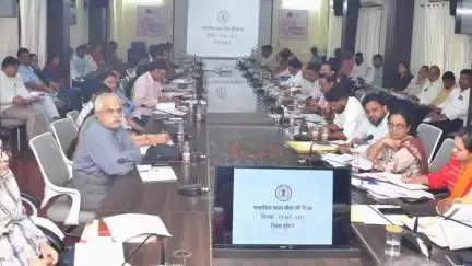 मुंगेली: जिले में गायों के संरक्षण के लिए चलेगा गौ सेवा संकल्प अभियान, कलेक्टर ने 90 प्लस अभियान के तहत शिक्षा की गुणवत्ता पर जोर दिया