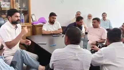 डोईवाला: परवादून जिला कांग्रेस कार्यालय में कांग्रेस ने पंचायत चुनाव की रणनीति पर बैठक का आयोजन किया