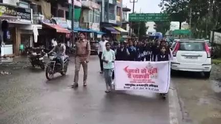 बागली: नशा मुक्ति अभियान के तहत पुलिस ने निकाली जागरूकता रैली