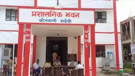 भदोही: भदोही कोतवाली क्षेत्र में बकरी को बचाने के प्रयास में किशोर की ट्रेन की चपेट में आने से हुई मौत