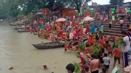 बछवारा: नागपंचमी को लेकर बछवाड़ा के विषहर स्थानों एवं झमटिया घाट पर दिखा मेले जैसा नजारा