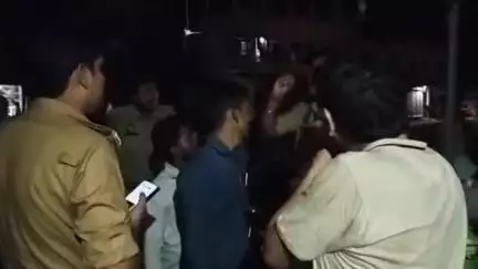 बिसवां: रेउसा में खाद व नमक व्यवसाई की दुकान से ₹3 लाख 80 हजार निकाल कर किशोर फरार, घटना CCTV में हुई कैद
