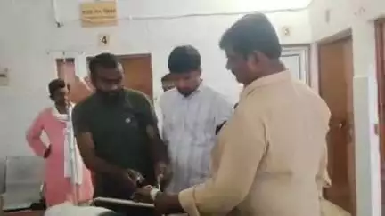 सिकंदरा: राजपुर पीएचसी में 15 मिनट तक नहीं लगा पाए वीगो, सड़क हादसे के घायल को नहीं मिला समय पर इलाज, वीडियो सोशल मीडिया पर वायरल