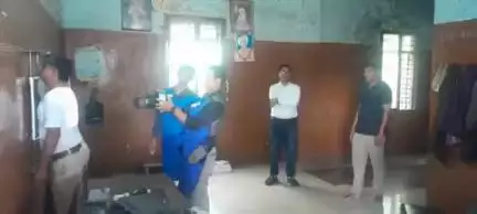 हिंगोली : (दि. 14 जुलै) रोजी हिंगोली येथिल महामंडळ बस डेपो मध्ये जिल्हा क्षयरोग अधिकारी डॉ. देवेंद्र जायभाये  यांच्या उपस्थितीत टीबी मुक्त भारत अभियानांतर्गत राज्य परिवहन मंडळ हिंगोली डेपोतील अधिकारी व कर्मचारी यांचे एक्स-रे काढण्यात आले.