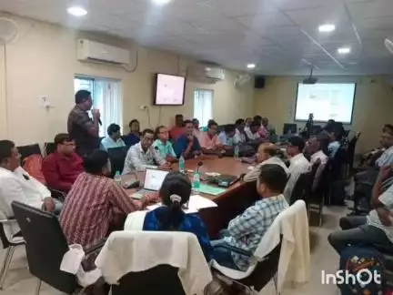 উদয়নারায়ণপুর: উদয়নারায়ণপুর পঞ্চায়েত সমিতিতে ISGP সেলের বিশেষ মিটিং ও প্রান্তিক চাষীদের ব্যাটারি চালিত স্প্রে মেশিন তুলে দেওয়া হল