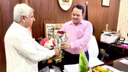 ब्यावर: ब्यावर के कांग्रेसजनों ने जिला कलेक्टर को जन्मदिन की शुभकामनाएं दी, शहर की समस्याओं से कराया अवगत