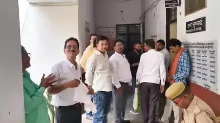 मोठ: मोंठ नगर पंचायत में पार्षदों को फंसाने की साजिश कौन रच रहा है, ईओ से की गई शिकायत